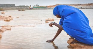 Reserva de agua en el distrito Banderbayla de Puntlandia, construido por el Programa de las Naciones Unidas para el Desarrollo en colaboración con el Ministerio de Medio Ambiente de este estado autónomo de Somalia.