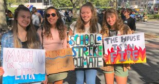 Alumnas de secundaria de Long Island, Nueva York, durante una manifestación en la que piden que se tomen medidas de ámbito mundial para combatir el cambio climático