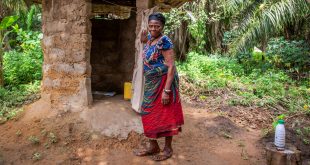 Al tiempo que la población en Nigeria aumenta, se están llevando a cabo esfuerzos para asegurar que la defecación al aire libre no aumenta.