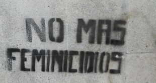 "No más feminicidios" se lee en este graffiti en la Ciudad en México.