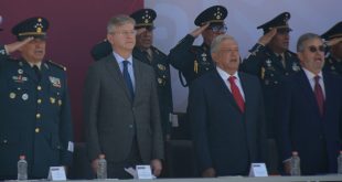 El jefe de Operaciones de Paz de la ONU, Jean Pierre Lacroix, junto al presidente de México, Andres Manuel López Obrador, atienden la inauguración del CECOPAM.