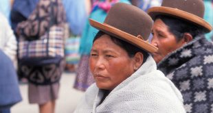 Mujeres indígenas en una calle de La Paz, Bolivia