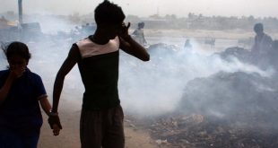 La incineración de basura contribuye gravemente a la contaminación del aire y al calentamiento global.