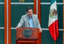 La capacitación permanente es una herramienta indispensable para fortalecer la impartición de justicia: magistrado Hugo Gama Coria Morelia, Michoacán, 23 de mayo de 2026.- El magistrado presidente del Poder Judicial de Michoacán, Hugo Gama Coria, afirmó que la capacitación permanente representa una herramienta indispensable para fortalecer la impartición de justicia y responder de mejor manera a las necesidades de la ciudadanía, al encabezar la clausura del Taller de Capacitación para la implementación del Código Nacional de Procedimientos Civiles y Familiares (CNPCyF), programa académico desarrollado por la Escuela Estatal de Formación Judicial como parte de la estrategia institucional para fortalecer la preparación del personal jurisdiccional ante la entrada en vigor del nuevo modelo de justicia civil y familiar en el país. Gama Coria hizo un llamado al personal jurisdiccional a mantenerse atento y participar en las actividades impulsadas por la Escuela de Formación Judicial, al señalar que la preparación constante permite mejorar los resultados institucionales y ofrecer un servicio más eficiente y profesional a las y los justiciables. “Para mí, la justicia cercana no significa únicamente mantener presencia institucional entre la ciudadanía, sino asumir con responsabilidad el trabajo en nuestras oficinas, estudiando y analizando de manera profunda cada asunto desde todas sus aristas, para brindar una justicia completa y con visión humanista”, expresó. El taller inició el pasado mes de febrero y se desarrolló en modalidad híbrida, con sesiones presenciales y a distancia realizadas los días viernes y sábado, permitiendo la participación de integrantes del Poder Judicial de distintas regiones del estado. Durante 30 horas de formación se abordaron los principales retos, alcances y transformaciones que implica la implementación del CNPCyF, particularmente en materia de oralidad, justicia digital y nuevos esquemas de gestión judicial. La capacitación formó parte de las acciones impulsadas por la Comisión Multidisciplinaria encargada de la planeación y coordinación para la implementación del Código Nacional de Procedimientos Civiles y Familiares, instancia que ha trabajado en el análisis de procesos, cargas laborales y modelos de operación para garantizar una transición ordenada y eficiente hacia el nuevo sistema. A lo largo de las sesiones se contó con la participación de especialistas y operadores jurídicos con experiencia en el diseño e implementación del nuevo modelo procesal, quienes compartieron herramientas técnicas y criterios orientados a fortalecer las capacidades institucionales del Poder Judicial de Michoacán. Con la conclusión de este taller, el Poder Judicial de Michoacán reafirma su compromiso con la capacitación permanente, la modernización institucional y la consolidación de una justicia más ágil, cercana y eficiente para las y los michoacanos.