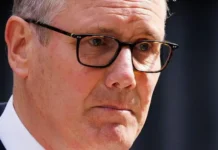 El ingles Keir Starmer, dimite