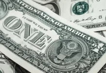 Este jueves el tipo de cambio se ubica en las 17.57 unidades por dólar y en ventanillas de los bancos Banamex se vende hasta en 17.98 pesos