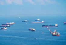 EU levanta sanciones al petróleo iraní como parte del acuerdo provisional para poner fin a la guerra
