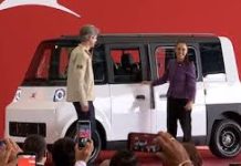 Claudia Sheinbaum presentó el auto eléctrico Olinia