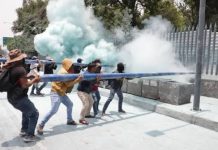 Maestros encapuchados causan destrozos en instalaciones de la SEP