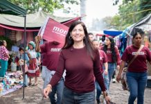 Gaby Molina recorre Uruapan y comparte los logros de la transformación con familias y comerciantes