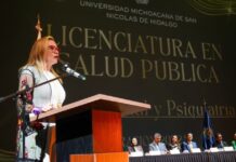 A trabajar por el bienestar colectivo, llama Yarabí Avila a egresados de la licenciatura en Salud Pública