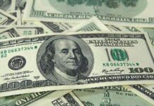 Este lunes el tipo de cambio opera alrededor de las 17.32 unidades por dólar y en ventanillas de los bancos Banamex se vende hasta en 17.75 pesos