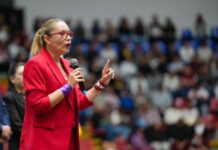 UMSNH, madres y padres, trabajaremos en unión y en comunidad: Yarabí Avila