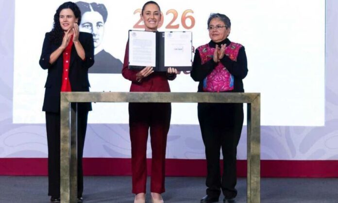 Sheinbaum-firma-decreto-para-garantizar-transparencia-920x554