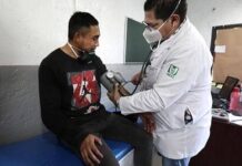 Personas que asisten al IMSS, ISSSTE e IMSS Bienestar con menos tiempo de espera y más medicamentos