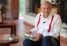 AMLO reapareció para presentar su segundo libro titulado “Pueblo”