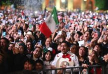 Más de 300 mil personas celebraron en el Zócalo