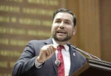 Presenta Reyes Galindo iniciativa para salvaguardar el respeto, la dignidad y la trayectoria de las maestras y maestros michoacanos