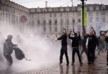 Miles de personas se manifiestan en las principales ciudades de Italia contra el encarecimiento de la vida