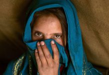 Denuncian detenciones de mujeres por incumplir las normas de vestimenta de los talibanes