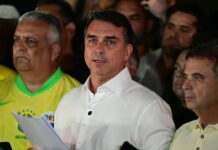 El brasileño Flávio Bolsonaro reconoce su derrota ante Lula Da Silva