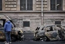 Francia anuncia toques de queda parciales tras disturbios en protestas del fin de semana