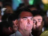 Flávio Bolsonaro huyó tras perder elecciones contra Lula. Diputados llaman a pedir ficha roja a la Interpol