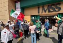 Trabajadores de base del IMSS entregan pliego petitorio a la Presidencia