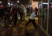 Al menos 19 detenidos tras los violentos disturbios en Bilbao con quema de coches y ataques al mobiliario urbano